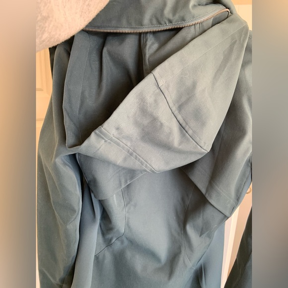 Lululemon jacket - Picture 3 of 9